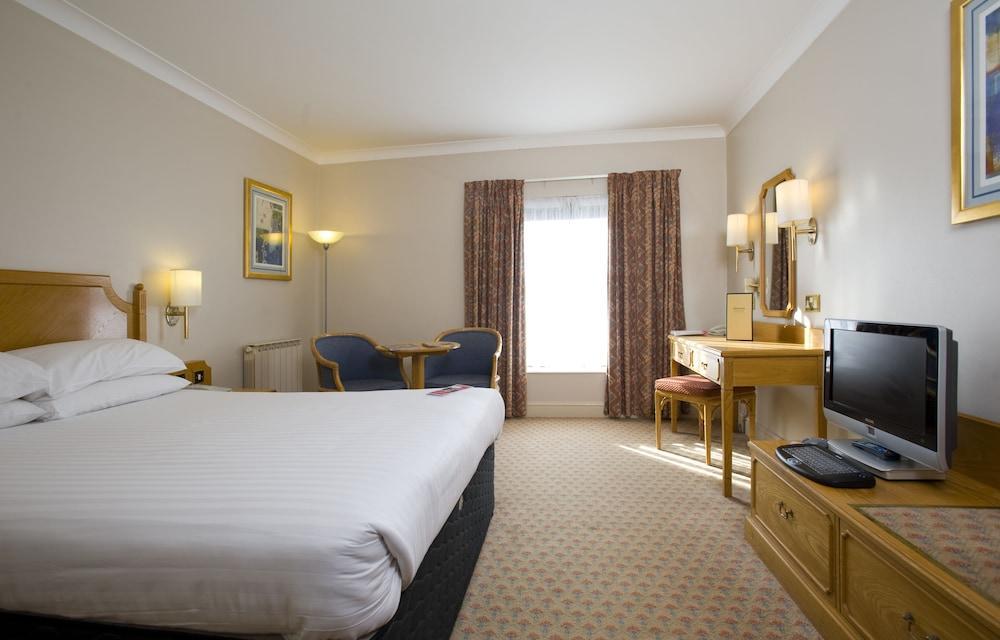 Hogs Back Hotel & Spa Nr Farnham Фарнъм Екстериор снимка