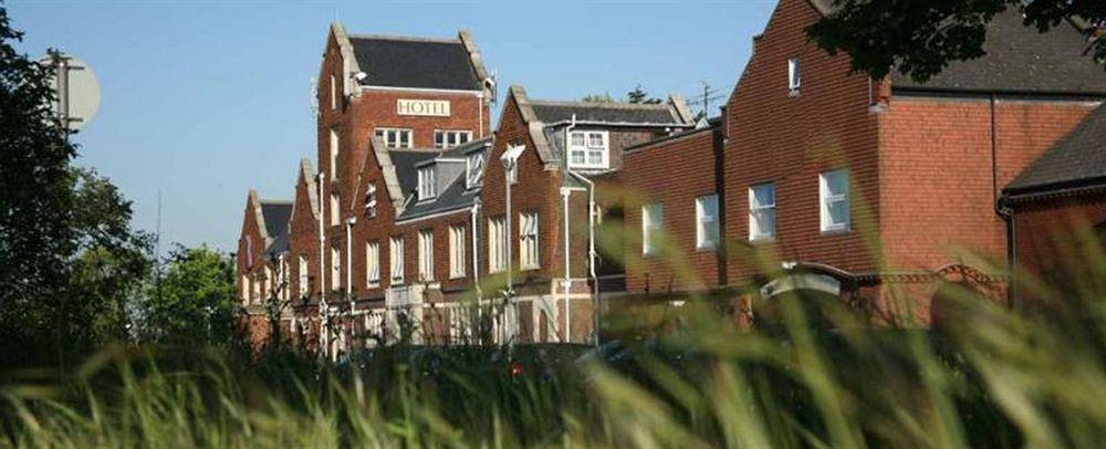 Hogs Back Hotel & Spa Nr Farnham Фарнъм Екстериор снимка