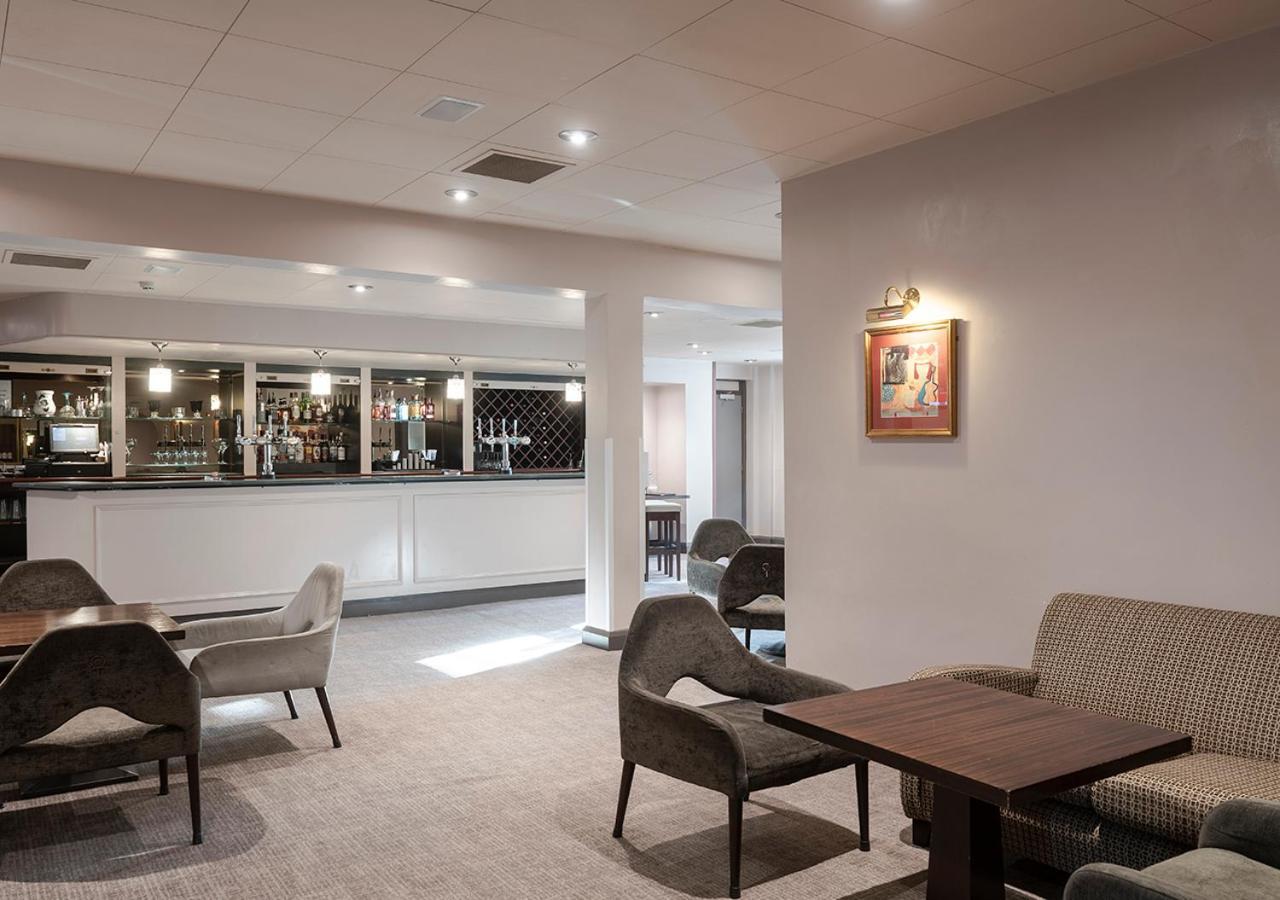 Hogs Back Hotel & Spa Nr Farnham Фарнъм Екстериор снимка
