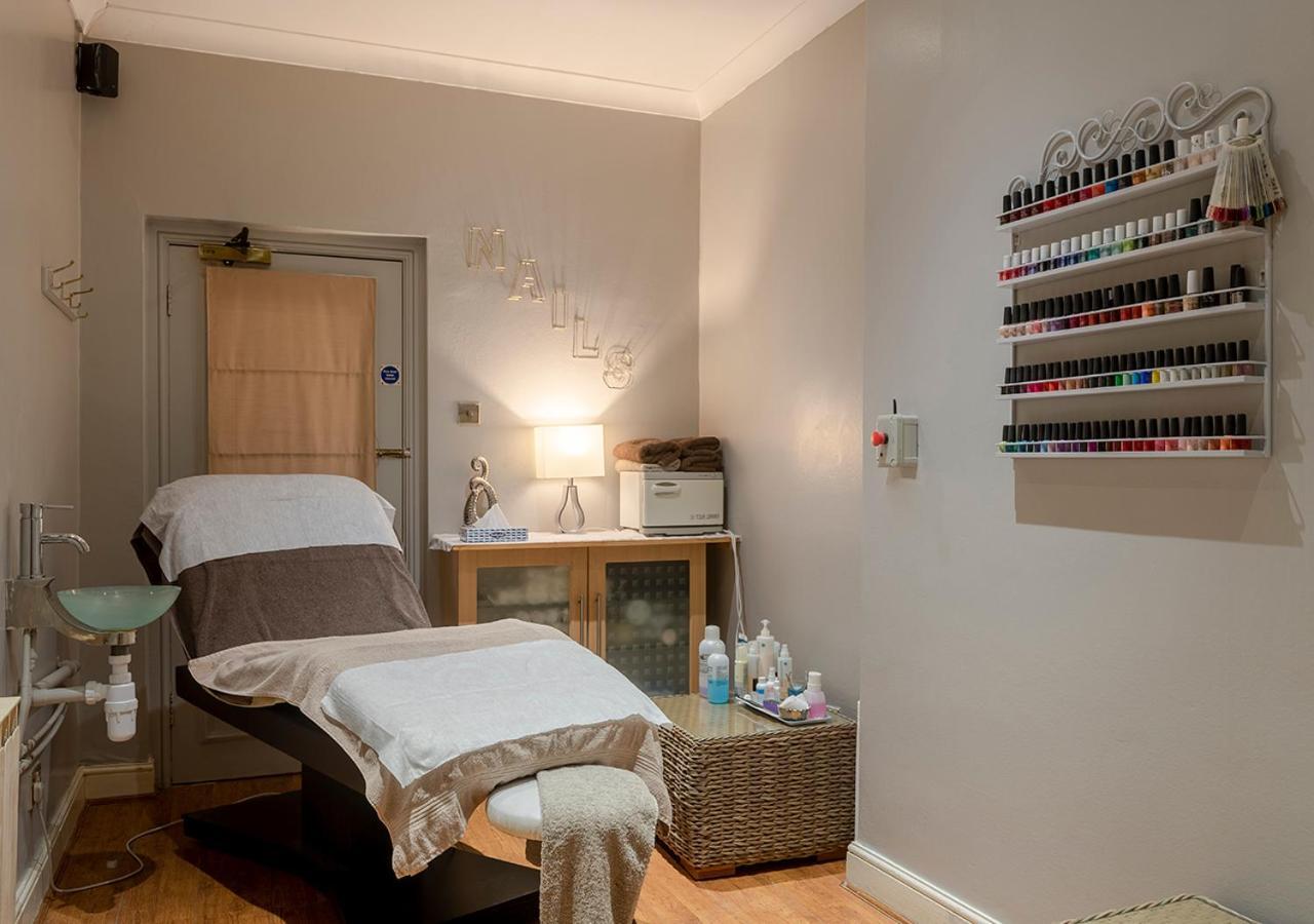Hogs Back Hotel & Spa Nr Farnham Фарнъм Екстериор снимка