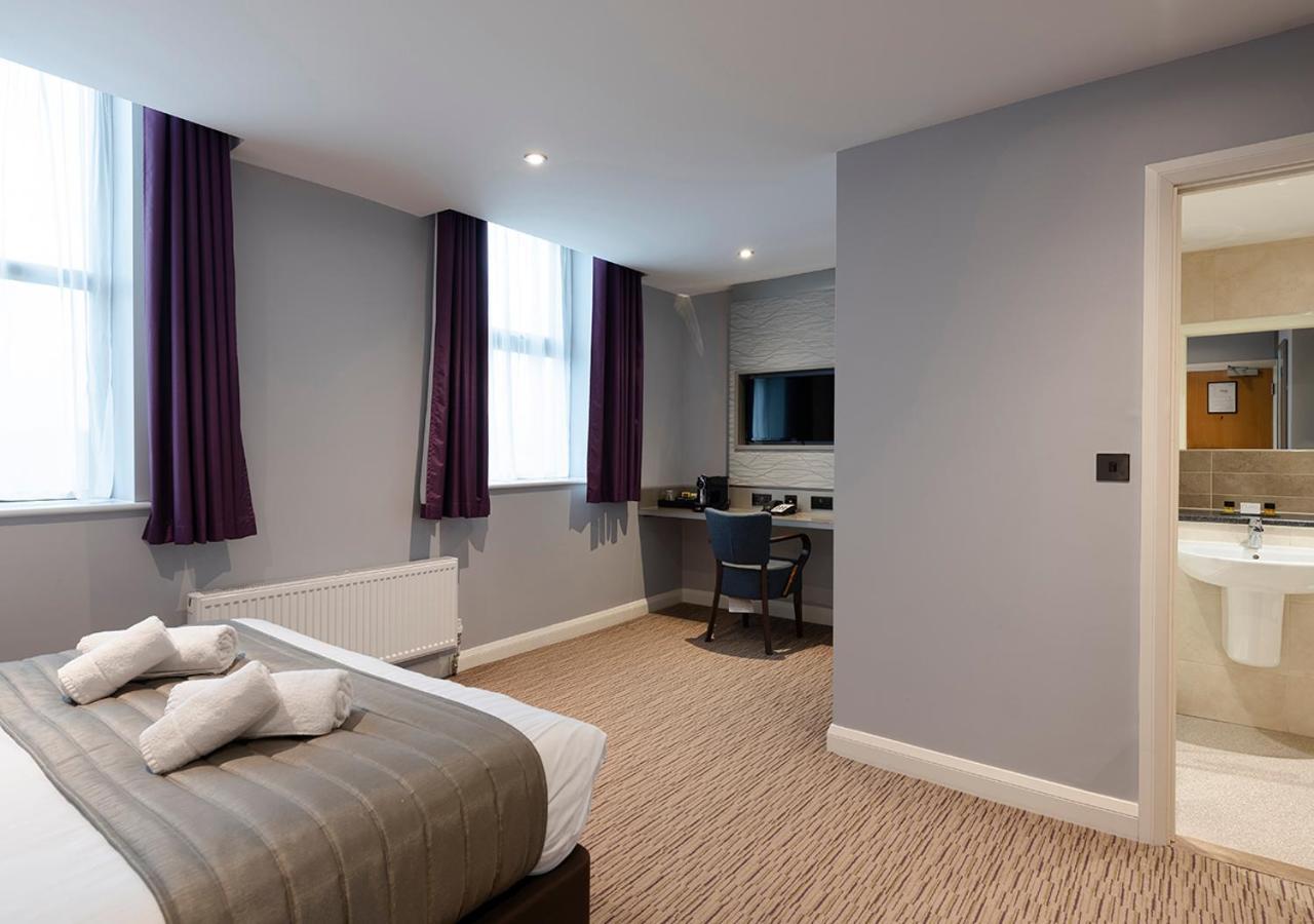 Hogs Back Hotel & Spa Nr Farnham Фарнъм Екстериор снимка