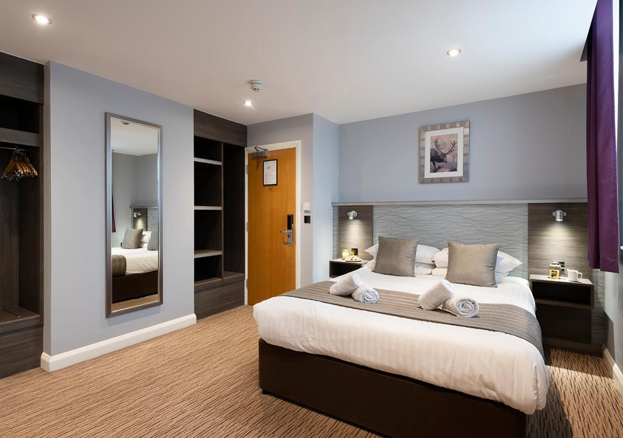 Hogs Back Hotel & Spa Nr Farnham Фарнъм Екстериор снимка