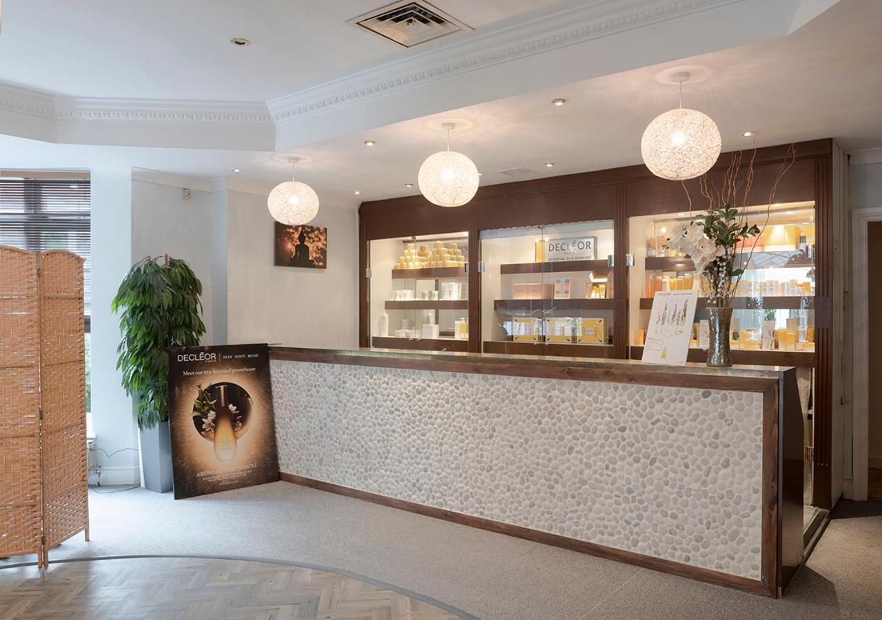 Hogs Back Hotel & Spa Nr Farnham Фарнъм Екстериор снимка