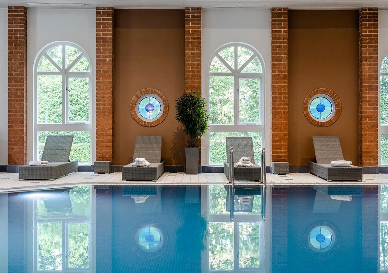 Hogs Back Hotel & Spa Nr Farnham Фарнъм Екстериор снимка