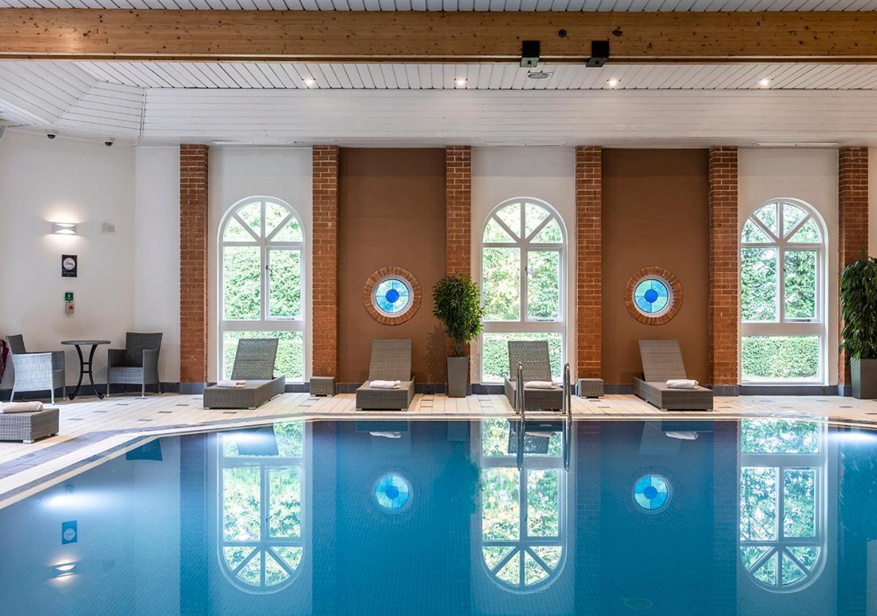 Hogs Back Hotel & Spa Nr Farnham Фарнъм Екстериор снимка