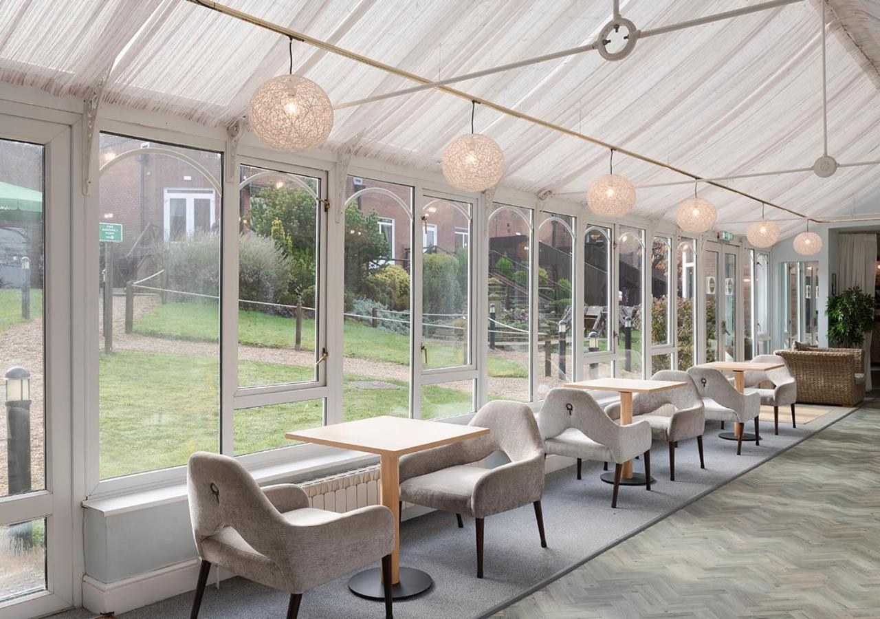 Hogs Back Hotel & Spa Nr Farnham Фарнъм Екстериор снимка