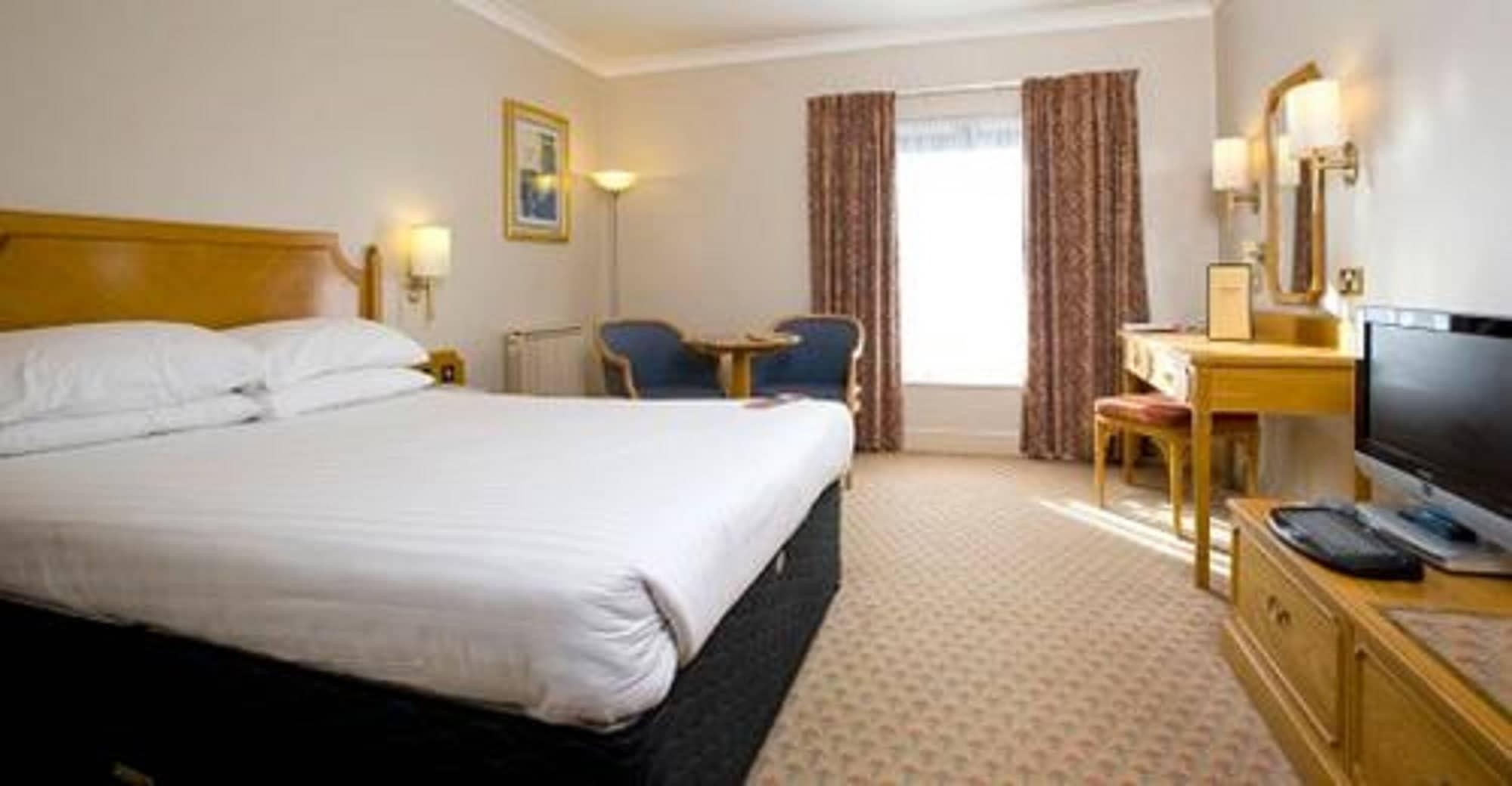 Hogs Back Hotel & Spa Nr Farnham Фарнъм Екстериор снимка