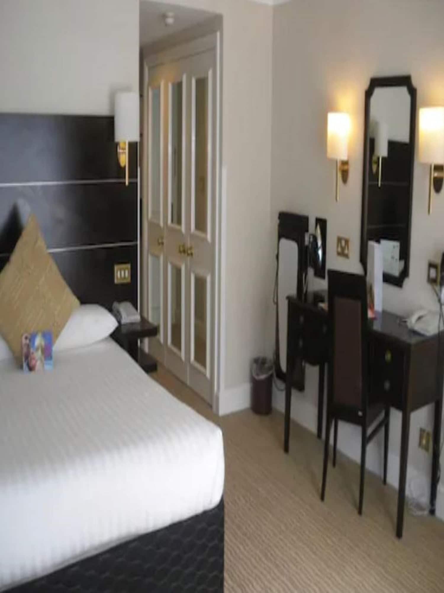 Hogs Back Hotel & Spa Nr Farnham Фарнъм Екстериор снимка