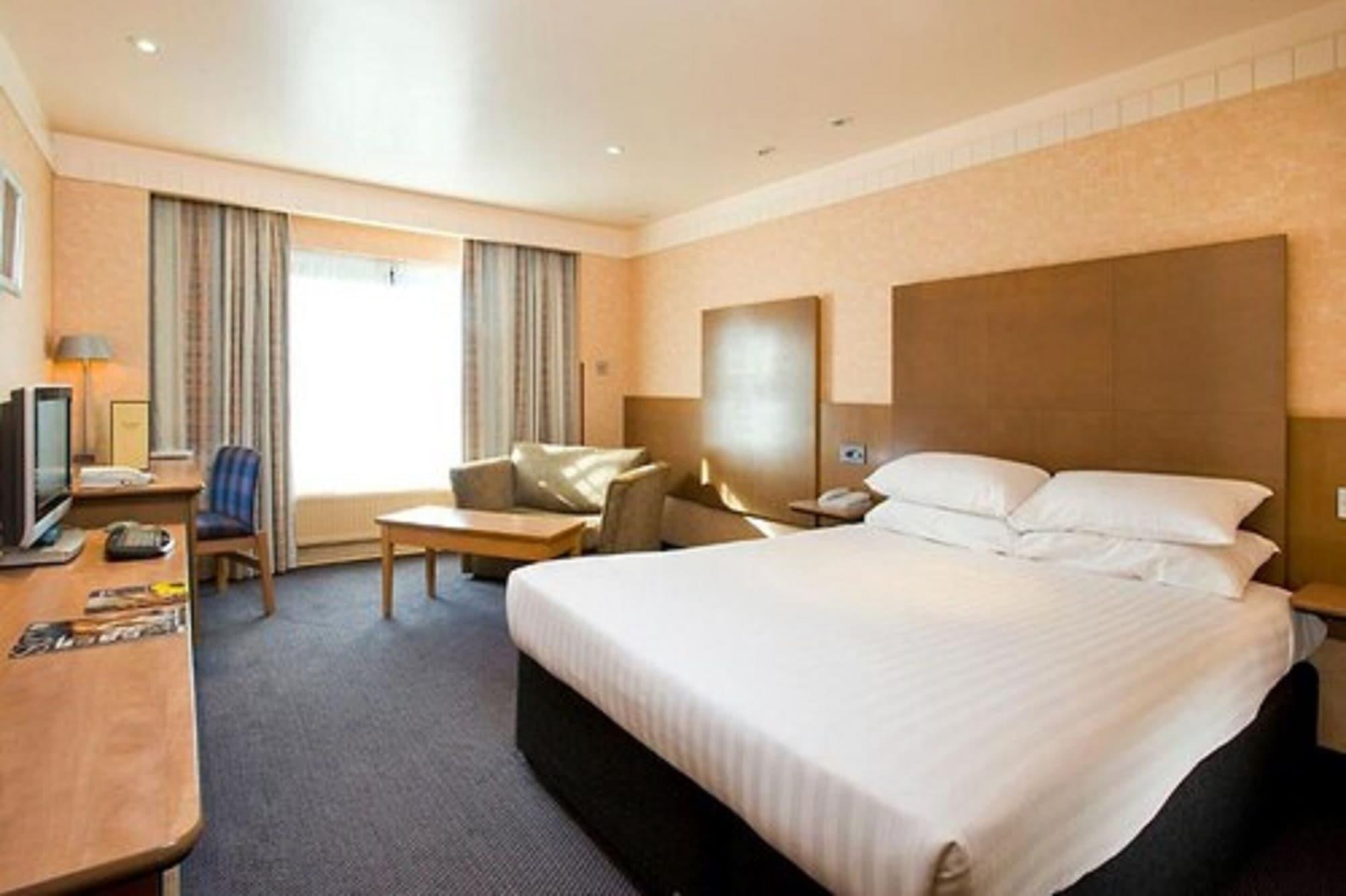 Hogs Back Hotel & Spa Nr Farnham Фарнъм Екстериор снимка