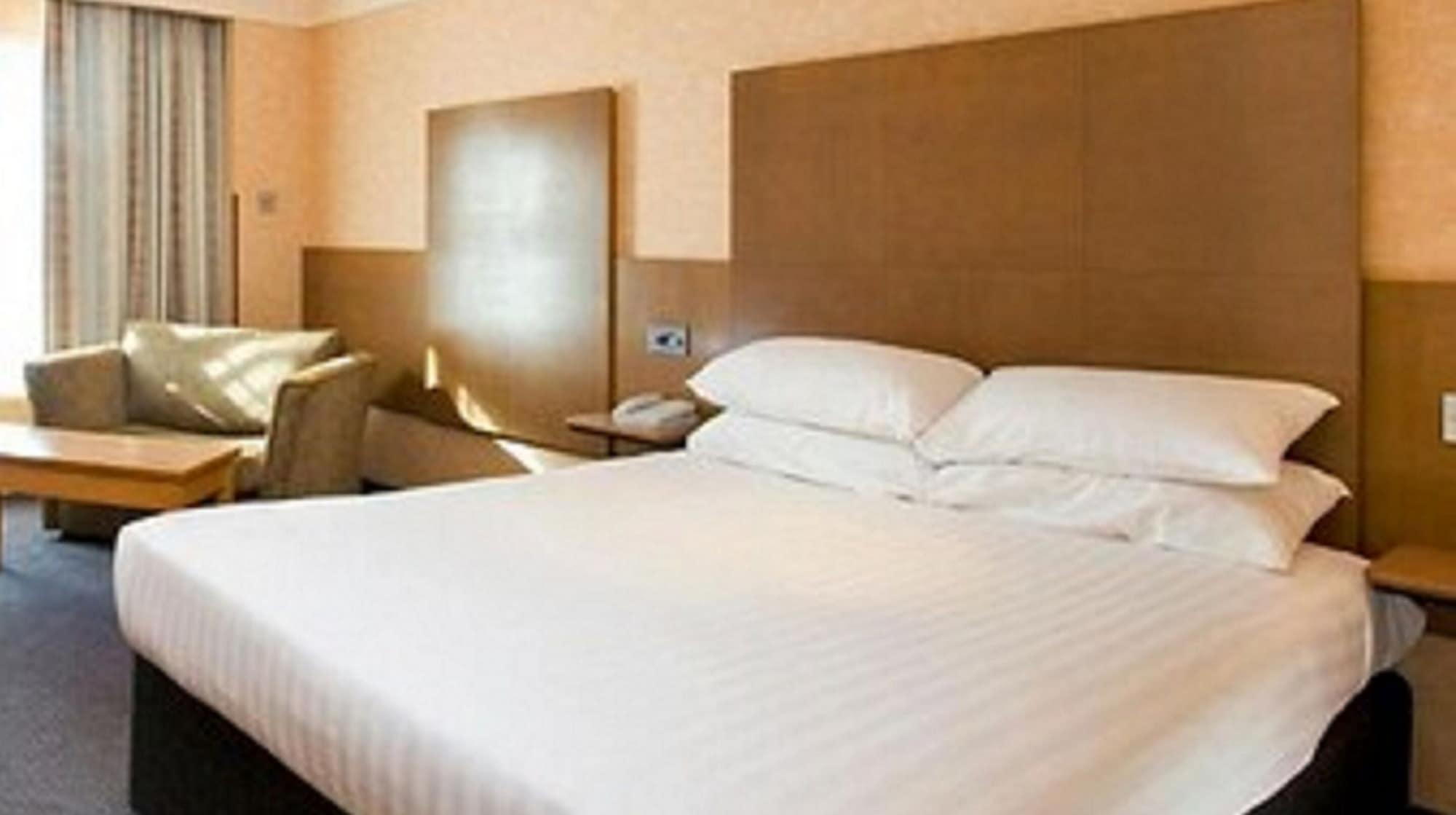 Hogs Back Hotel & Spa Nr Farnham Фарнъм Екстериор снимка