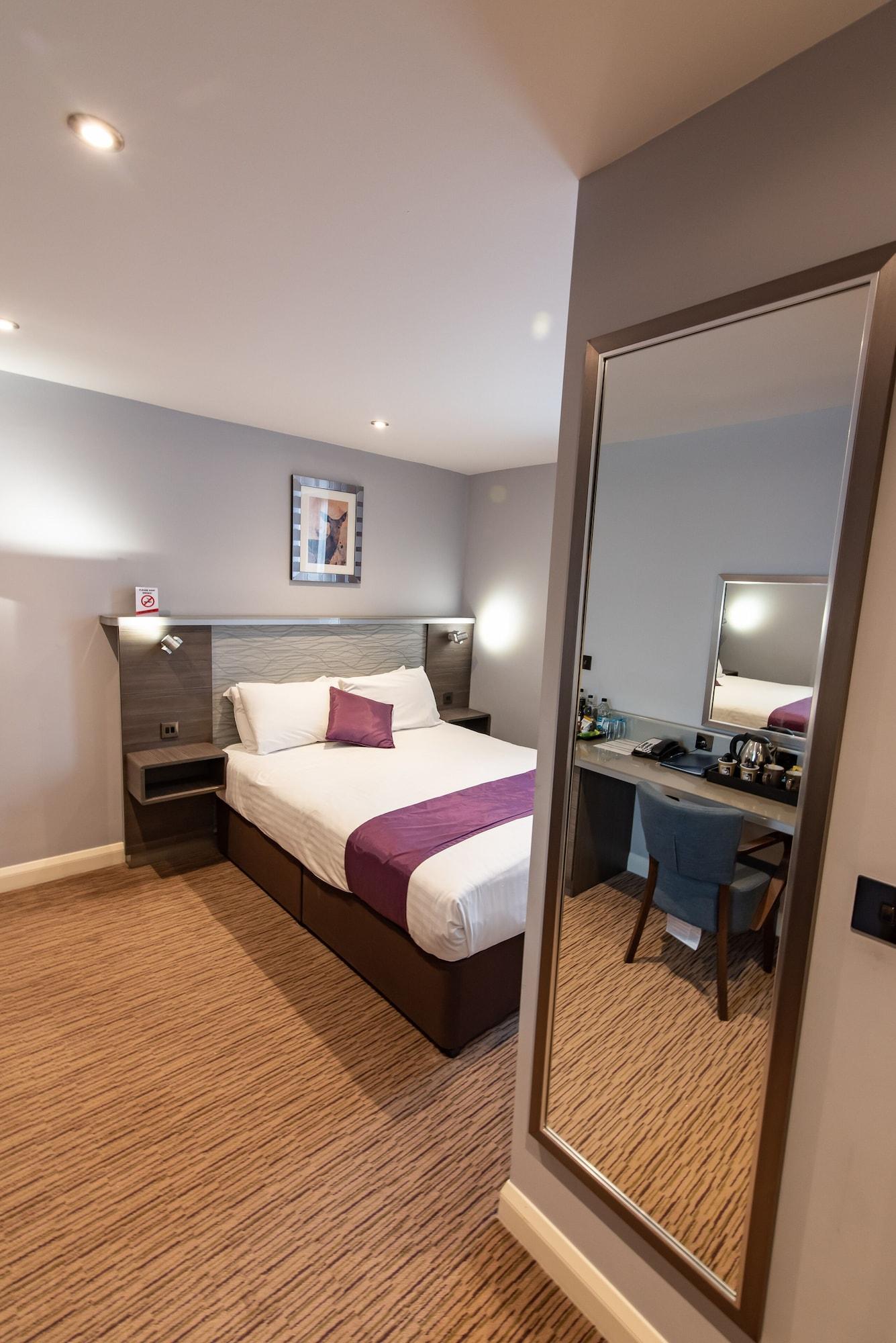 Hogs Back Hotel & Spa Nr Farnham Фарнъм Екстериор снимка