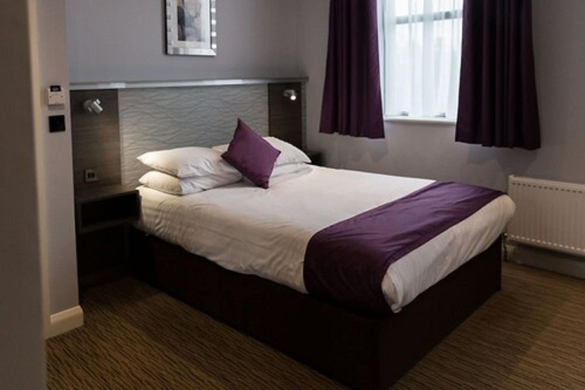 Hogs Back Hotel & Spa Nr Farnham Фарнъм Екстериор снимка