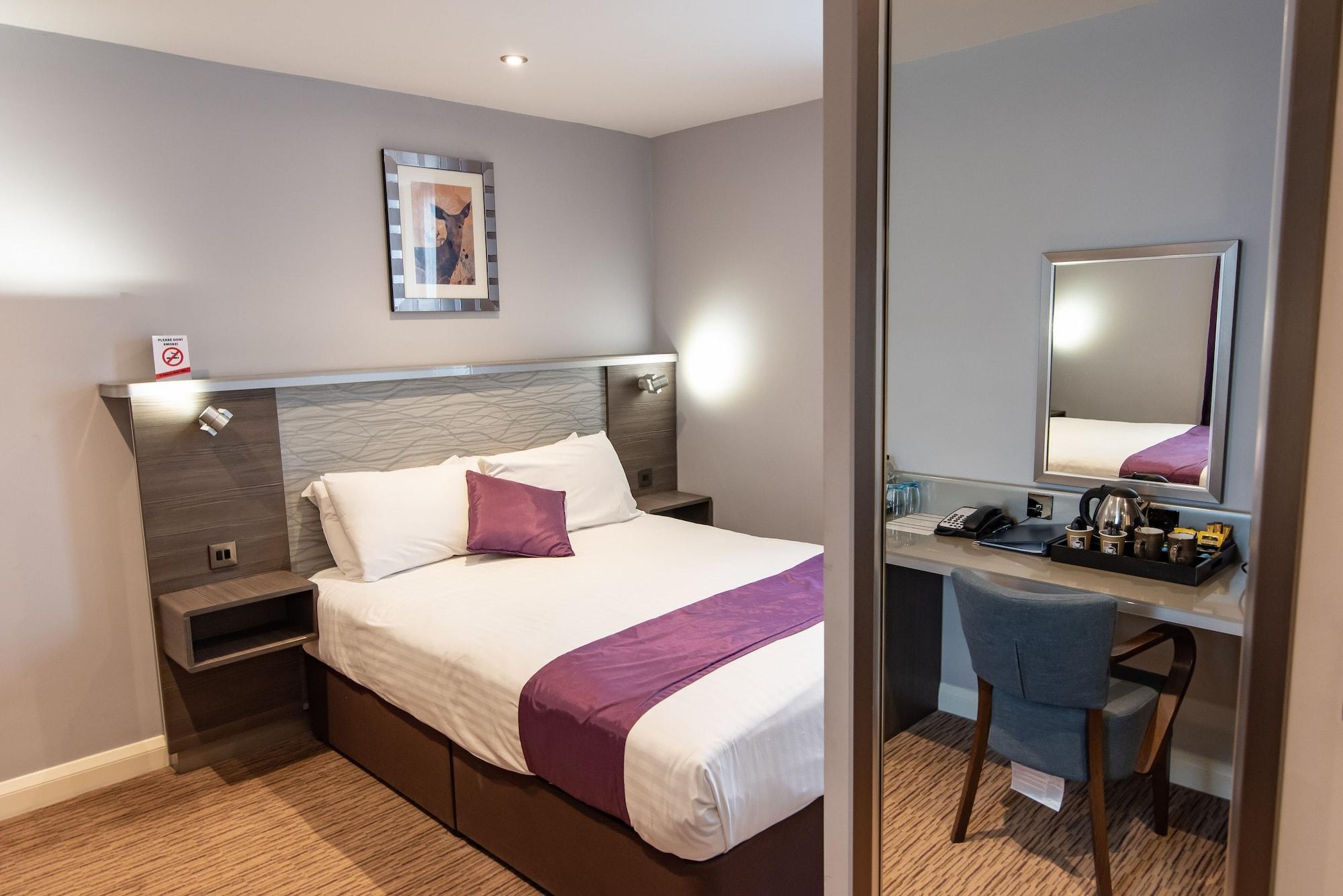 Hogs Back Hotel & Spa Nr Farnham Фарнъм Екстериор снимка