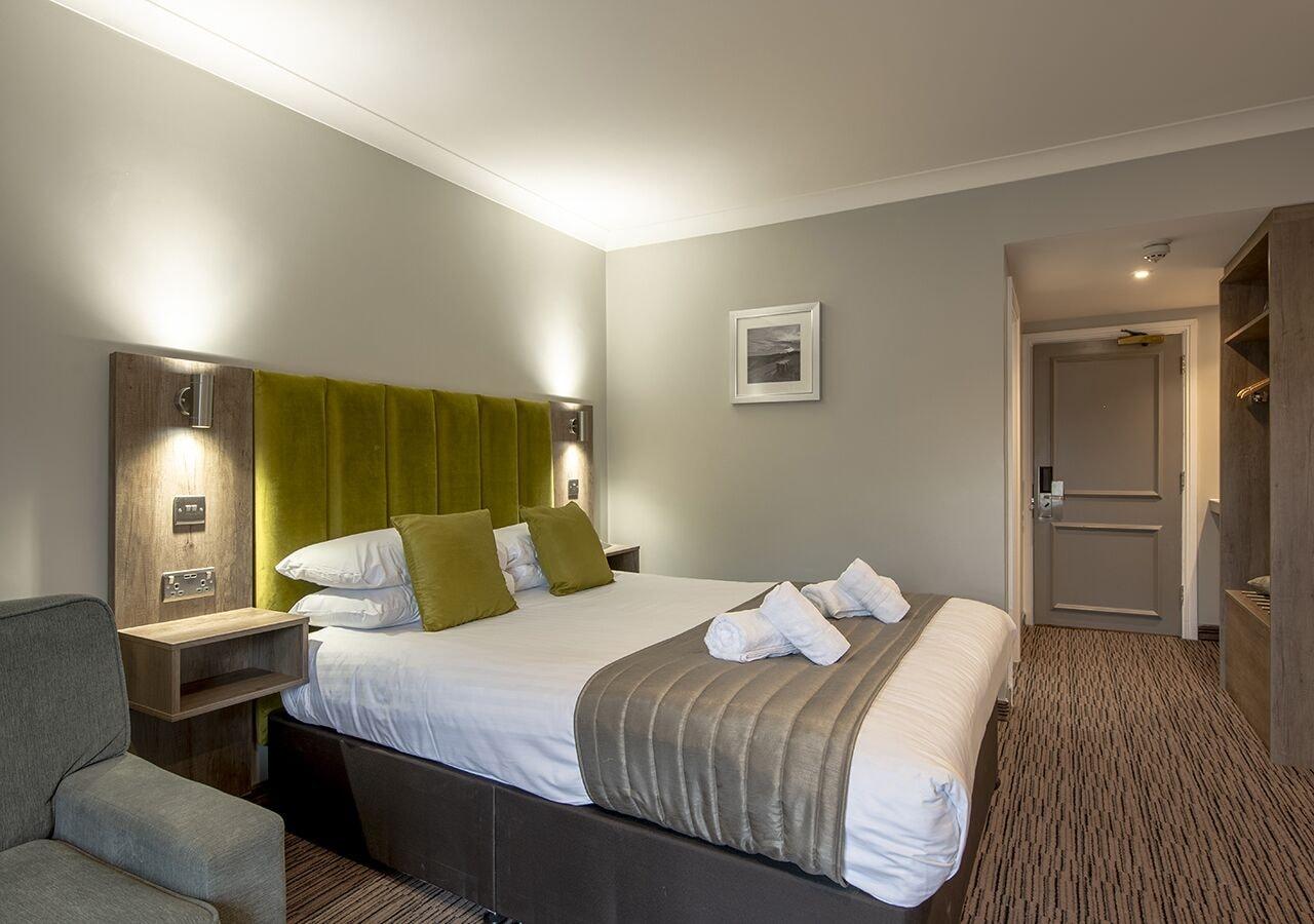 Hogs Back Hotel & Spa Nr Farnham Фарнъм Екстериор снимка