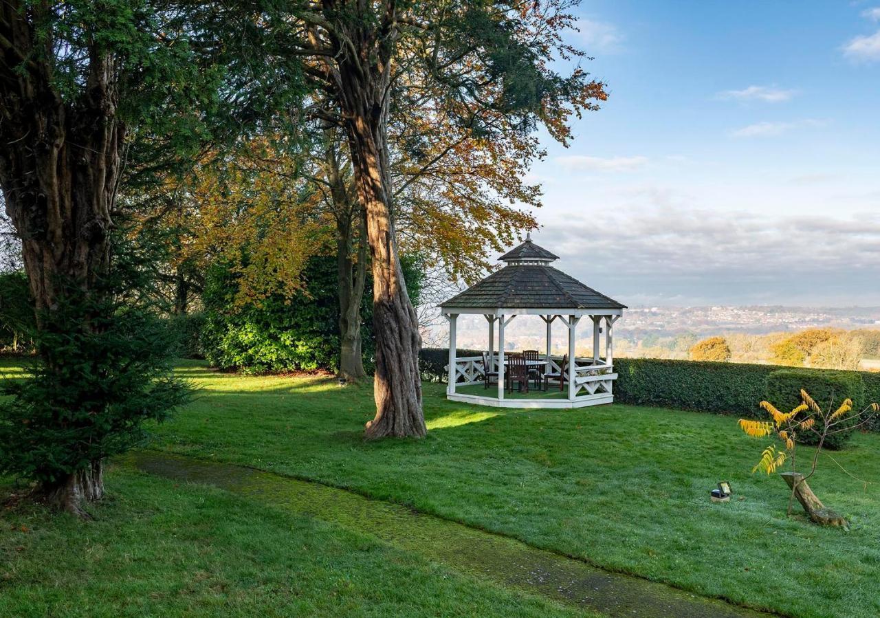 Hogs Back Hotel & Spa Nr Farnham Фарнъм Екстериор снимка