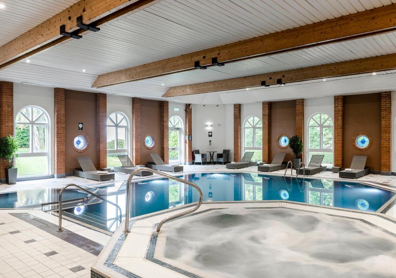 Hogs Back Hotel & Spa Nr Farnham Фарнъм Екстериор снимка
