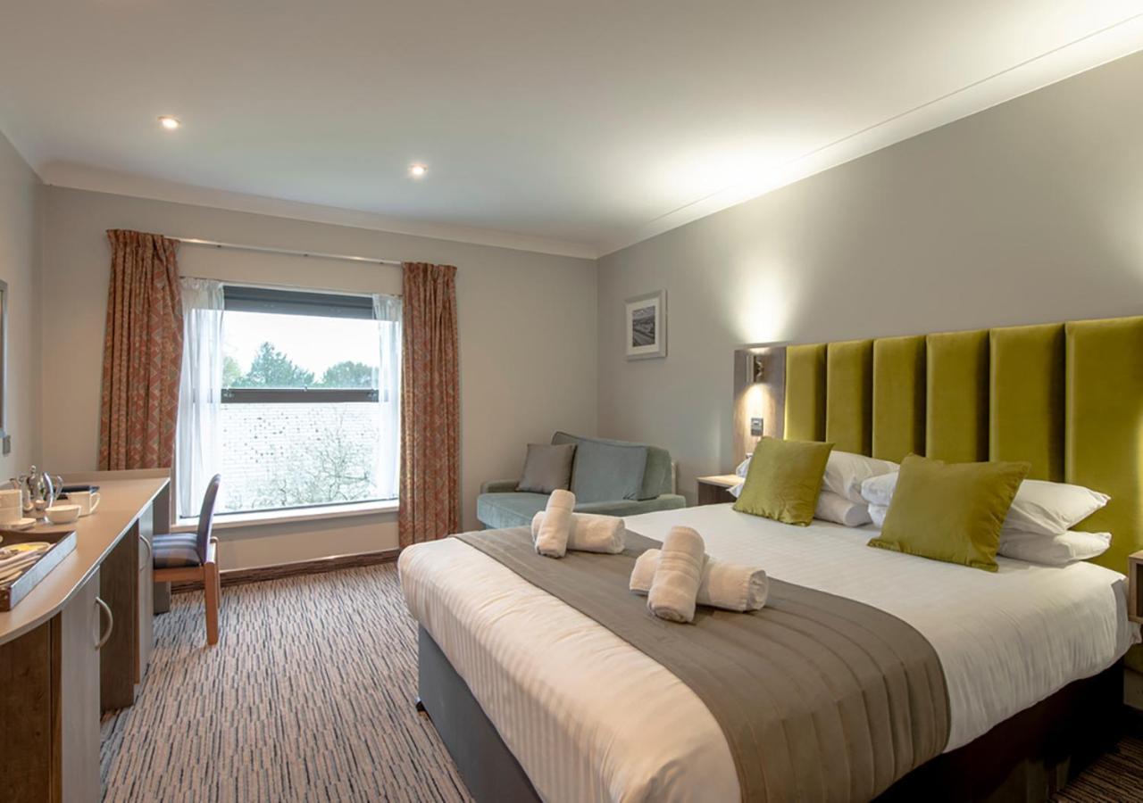 Hogs Back Hotel & Spa Nr Farnham Фарнъм Екстериор снимка