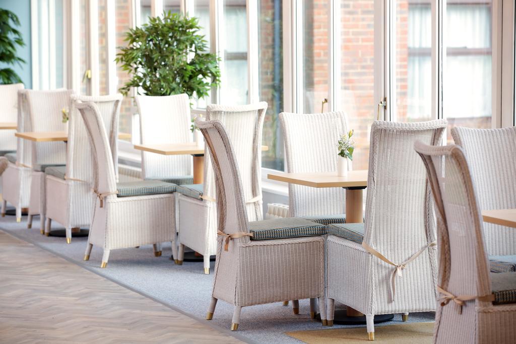 Hogs Back Hotel & Spa Nr Farnham Фарнъм Екстериор снимка
