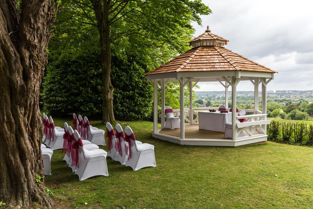 Hogs Back Hotel & Spa Nr Farnham Фарнъм Екстериор снимка