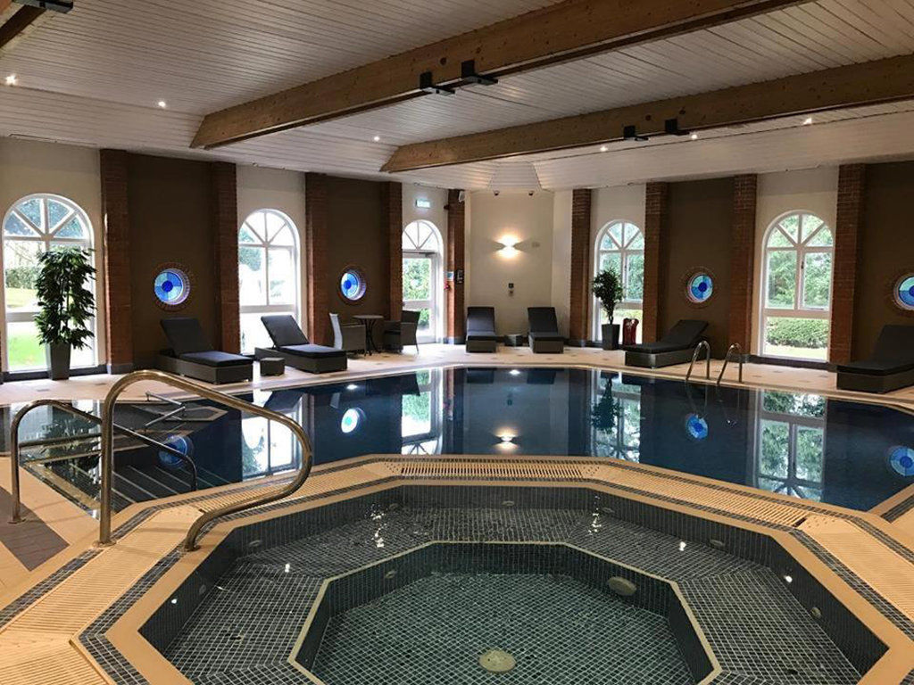 Hogs Back Hotel & Spa Nr Farnham Фарнъм Екстериор снимка